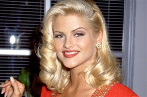 anna nicole smith bikini|315 Anna Nicole Smith Body Stock Photos & High.